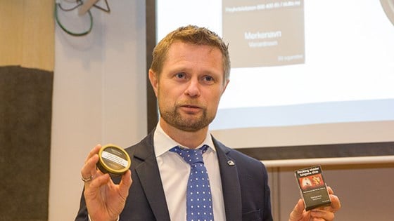 Helse- og omsorgsminister Bent Høie foreslår å innføre reklamefri tobbaksembalasje.
