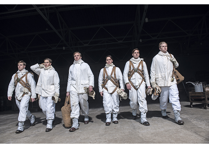 Figur 14.1
Kampen om tungtvannet er ei ekstern produksjon produsert av Filmkameratene for NRK. Serien er ei dramatisering av tungtvatnaksjonen mot Norsk Hydros fabrikk på Vemork ved Rukjan under annan verdskrig. Serien fikk høge seertall og vann seks priser u...