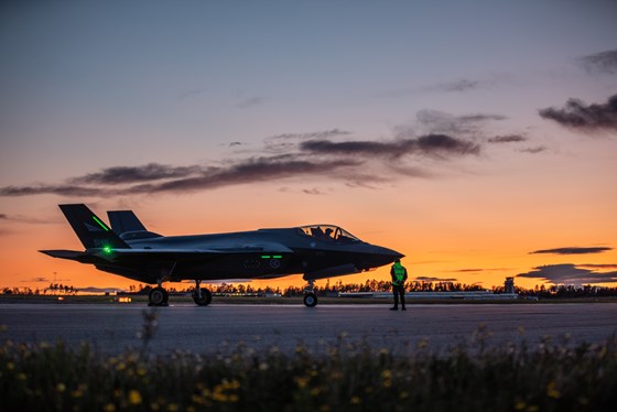 Bildet viser en norsk F-35 som 17. september 2019 landet på Rygge flystasjon for første gang. 