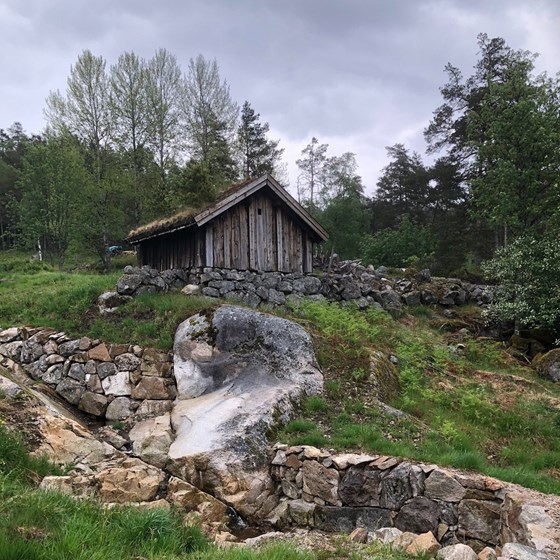 Korntørke og restaurert elveløp, Vordal, Fjotland.