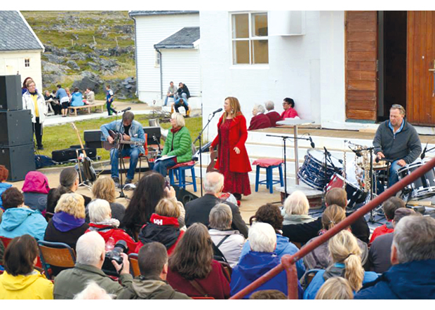 Figur 1.3 Kulturdugnad Gamvik 2013. Gamvik kunstforening har hvert år siden 2009 arrangert kulturdugnad Gamvik, en liten festival med et variert spekter av kulturelle uttrykk.