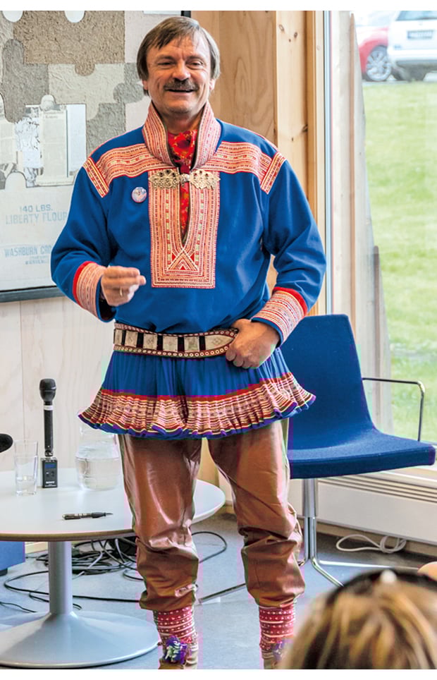 Govus 1.1 Ingor Ántte Ánte Mihkkal – Ánte Mikkel Gaup Guovdageainnus eret, oaččui Sámedikki jagi 2013 giellamovttiidanbálkkašumi.