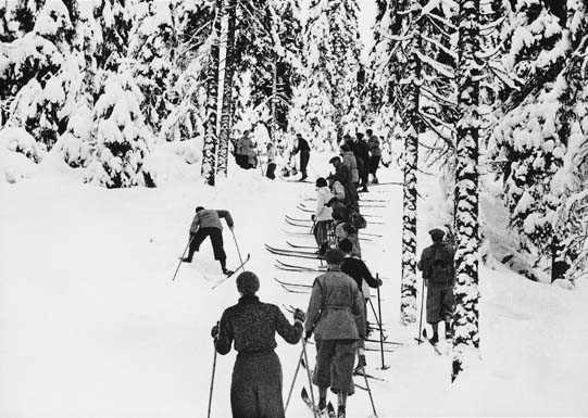 Figur 3.2 Skisøndag i Nordmarka i trettiåra.