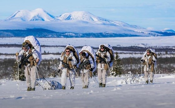 Nederlandske soldater på vintertrening i Norge