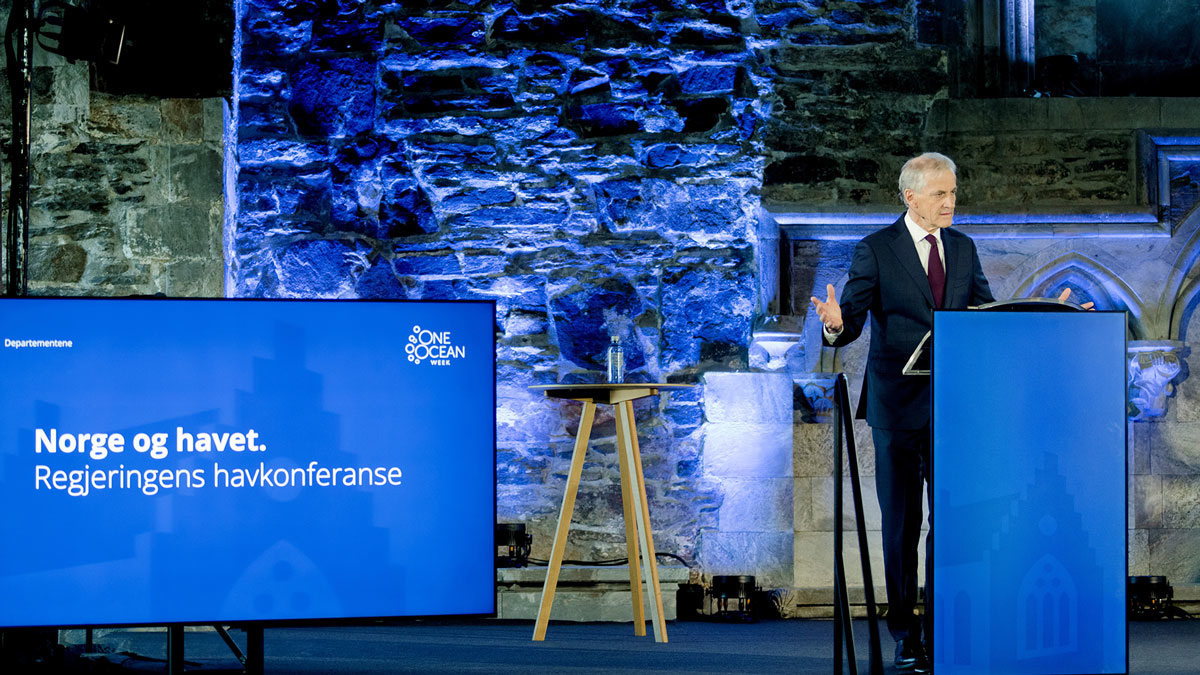 Figure 2.2 Prime Minister Jonas Gahr Støre at the Government's ocean conference in Bergen on 17 April 2023. The conference was intended to put the Ocean Panel's international work into a Norwegian context and highlight overall Government policy for a green ocea...