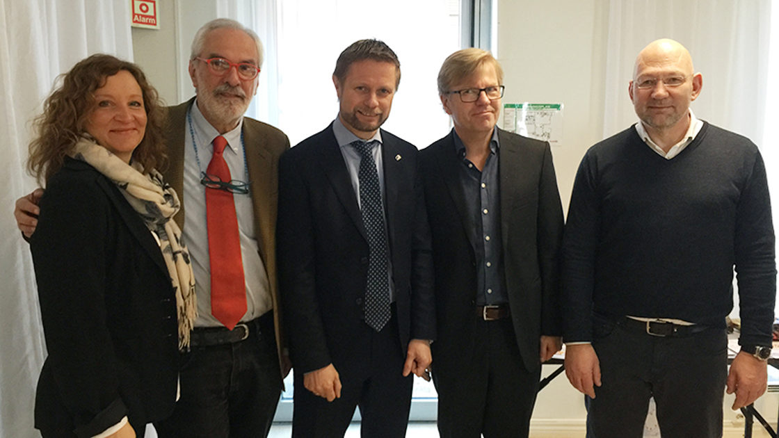Helse- og omsorgsminister Bent Høie med representanter fra Trento i Nord-Italia, Funksjonshemmedes fellesorganisasjon og Folkehelseinsitituttet.