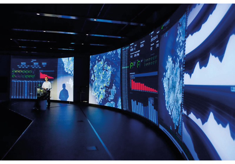 Figur 3.8 Bilde fra Simulatorsenteret hos NCE Smart Energy Markets. Viser digitalisering (real time) som underlag for overvåkning-beslutningsstøtte