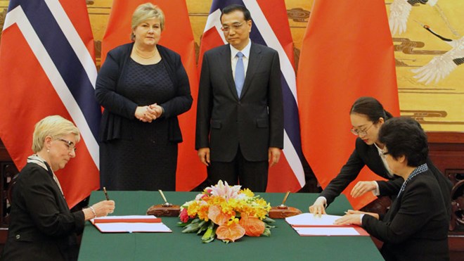 Statssekretrær Lisbeth Normann i Helse- og omsorgsdepartementet signerte en ny handlingsplan på helseområdet mellom Norge og Kina.