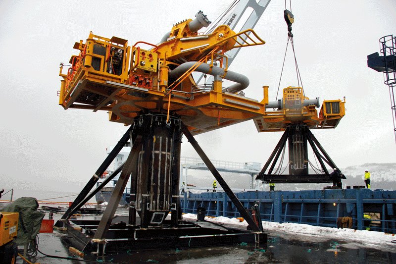 Figure 13.1 Two offshore loading systems being transferred for use at the Hibernia field off the east coast of Canada. The systems were produced by the Miras Group, North Norway’s largest engineering concern, whose production facilities are located in Mo Industr...