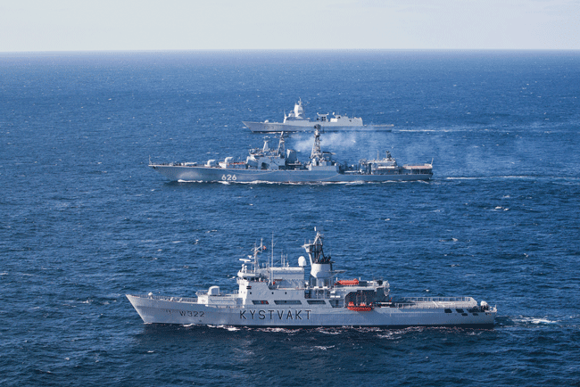 Figure 6.3 Norwegian Coast Guard vessels Sortland and Barentshav meet a Russian destroyer at 72°N 14°E in the Barents Sea.  