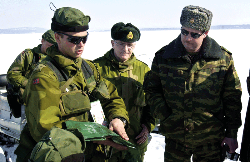 Figure 7.1 Norwegian border guards demonstrate equipment for their Russian counterparts. 