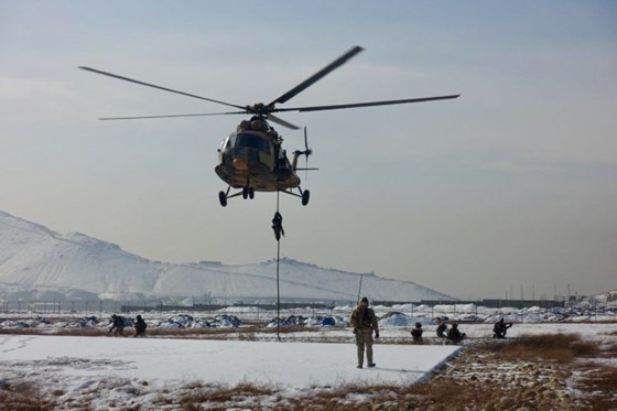 Forsvarets spesialstyrker trener afghanske sikkerhetsstyrker i Kabul.