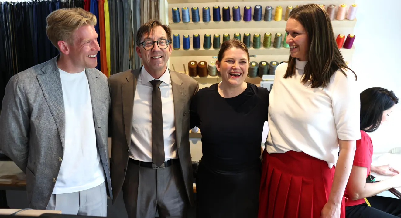 Næringsministeren sammen med representanter fra Regnskap Norge, Fiken og Repairable Operations AS