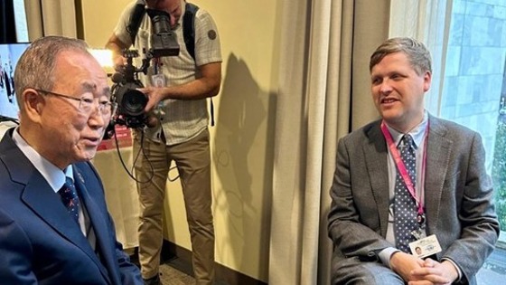 Tidligere generalsekretær Ban Ki-moon og utviklingsministeren