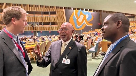 Utviklingsministeren drøfter Afrikas Horn med Ugandas utenriksminister og minister for unge