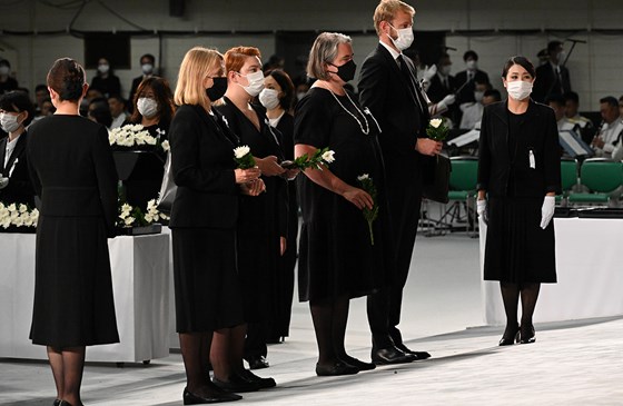 Norges representanter i tidligere statsminister Abes begravelse. Foto: Japans utenriksdepartement