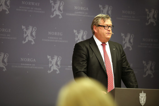 Nesvik på talerstol