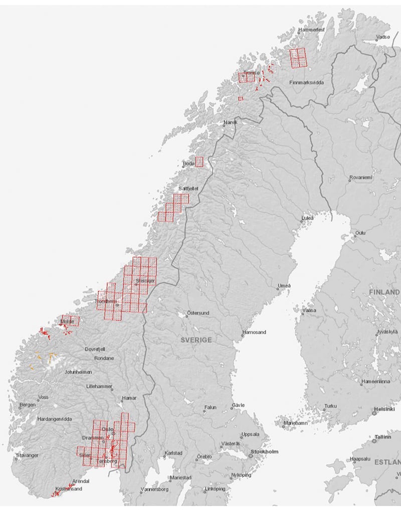 Figur 6.13 Status oversiktskartlegging. Områder i rødt er kartlagt. Oransje områder er pågående kartlegginger. Utsnitt fra NVEs Temakart kvikkleire, januar 2022 (https://temakart.nve.no/tema/kvikkleire).