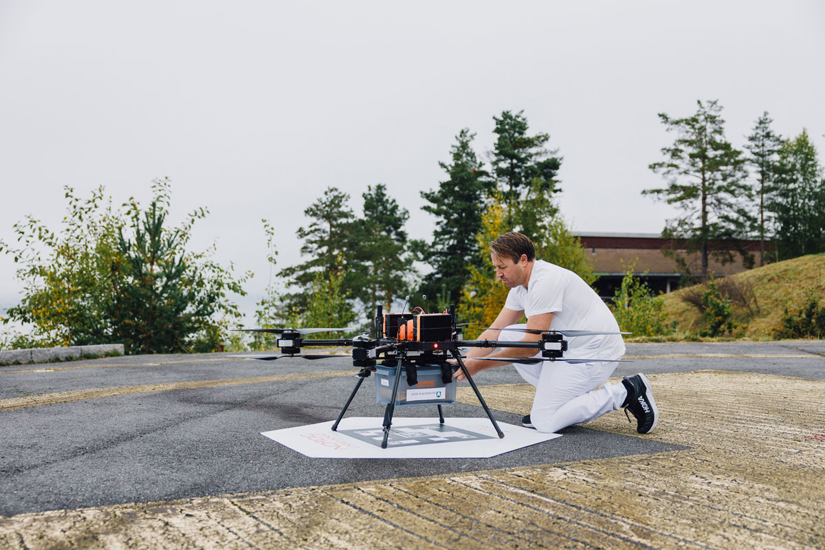 Figur 2.7 Pilotprosjekt for  blodprøve- og mattransport med droner