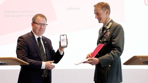 Forsvarsminister Bjørn Arild Gram og forsvarsjef Eirik Kristoffersen.
