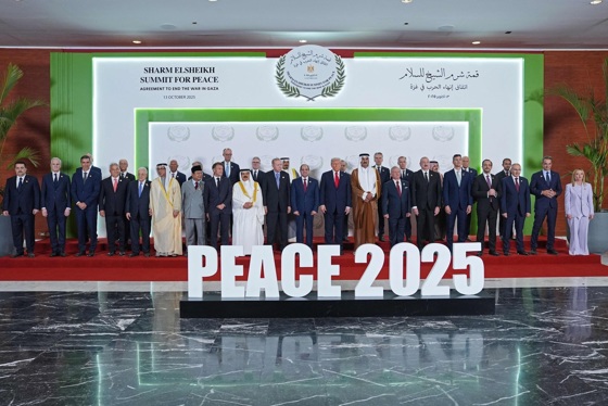 Group photo from the summit in Egypt on Gaza with Jonas Gahr Støre.