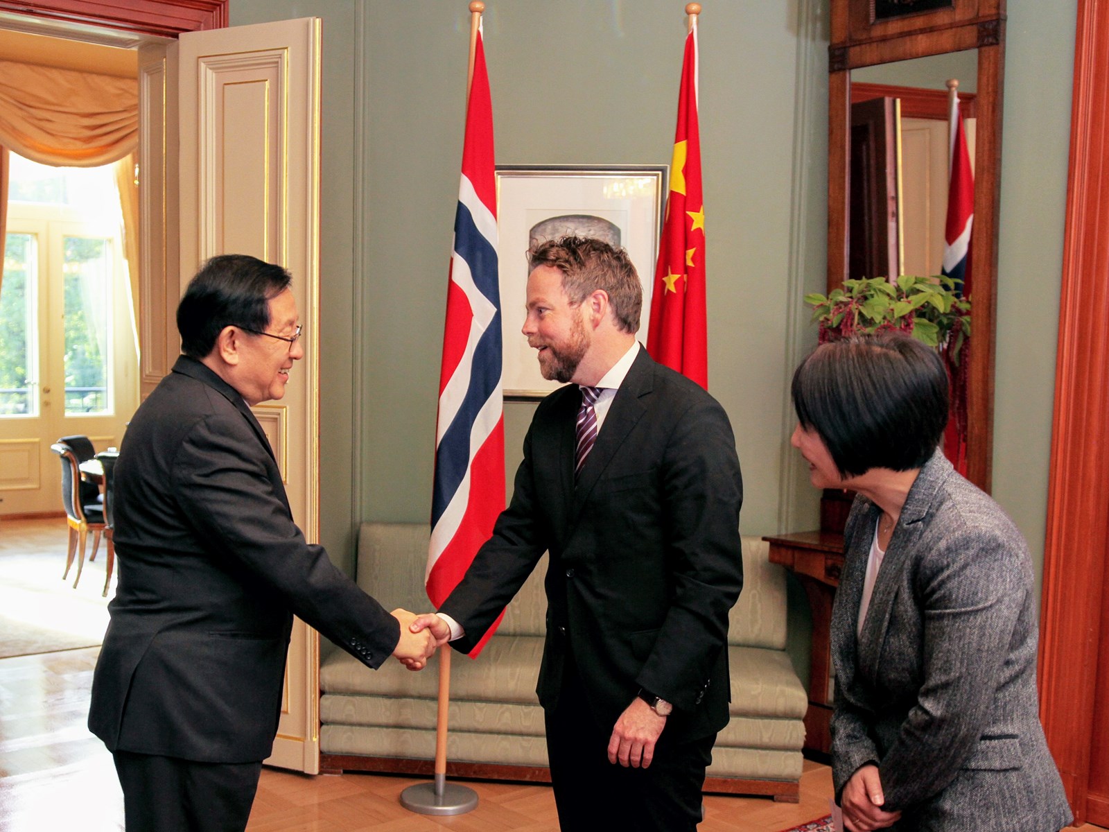 Kunnskapsminister Torbjørn Røe Isaksen møter Kinas forskningsminister, Dr. Wan Gang.