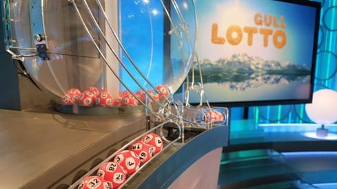 Bilde fra trekningsmaskinen til lotto-trekningen.