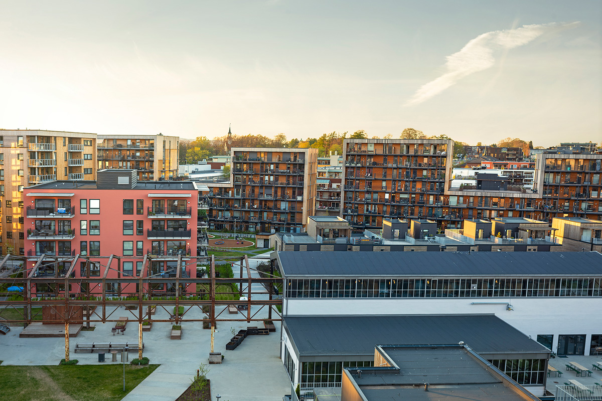 Figur 4.4 På Lilleby i Trondheim har transformasjon av eit tidlegare industriområde blitt eit variert bustadområde med variert bygningstopologi, parkar og næringsaktivitet. Arkitekt: Lund Hagem/ HUS Arkitekter.