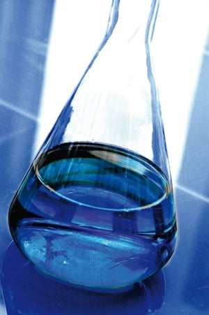 Figur 5.1 I forslaget til nytt kjemikalieregelverk i EU legges det opp
 til at industrien pålegges et større ansvar for å fremskaffe
 og gi informasjon om kjemiske stoffer