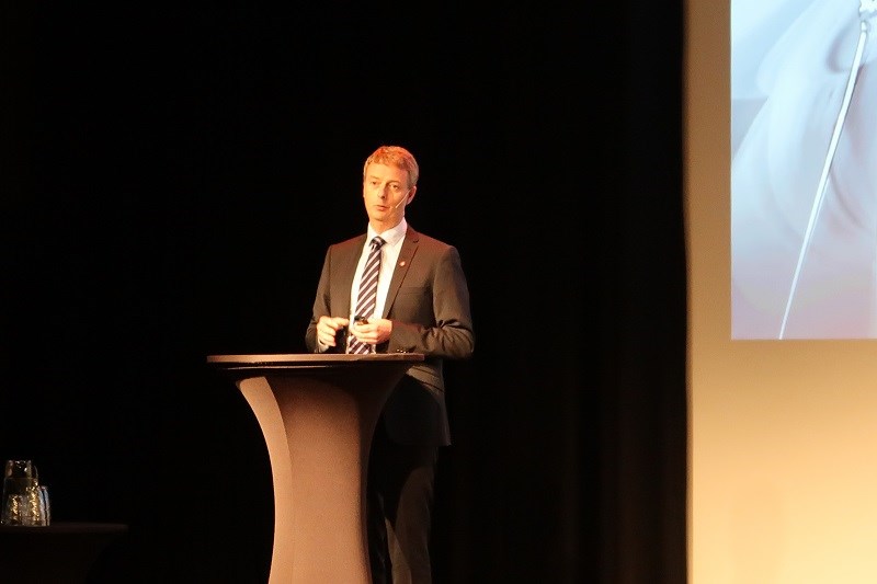 Olje- og energiminister Terje Søviknes på Solakonferansen (foto: EBM/OED)