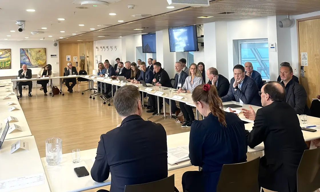 Næringsminister Cecilie Myrseth og utenriksminister Espen Barth Eide i møte med norsk næringsliv om handelssituasjonen.