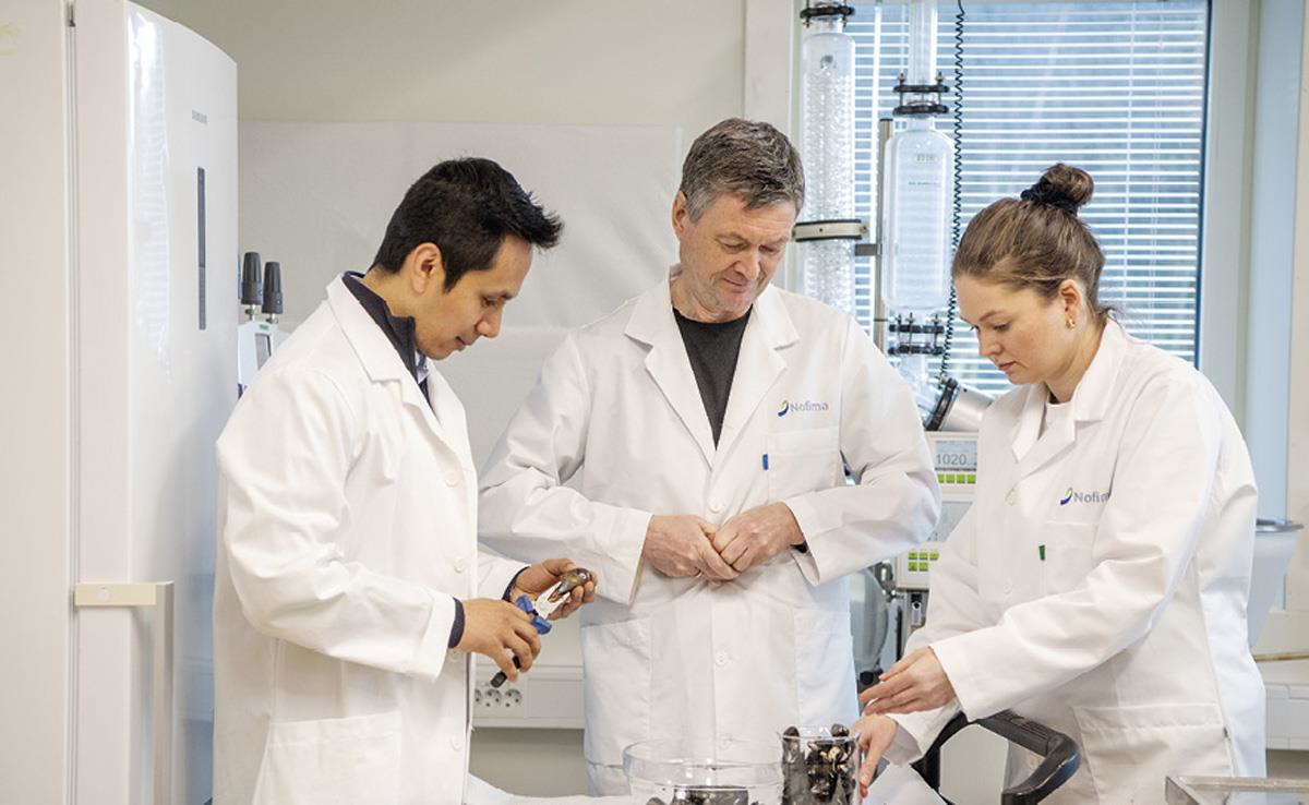 Et bilde som inneholder Hvit frakk, person, Medisinsk utstyr, helsevesen

KI-generert innhold kan være feil.