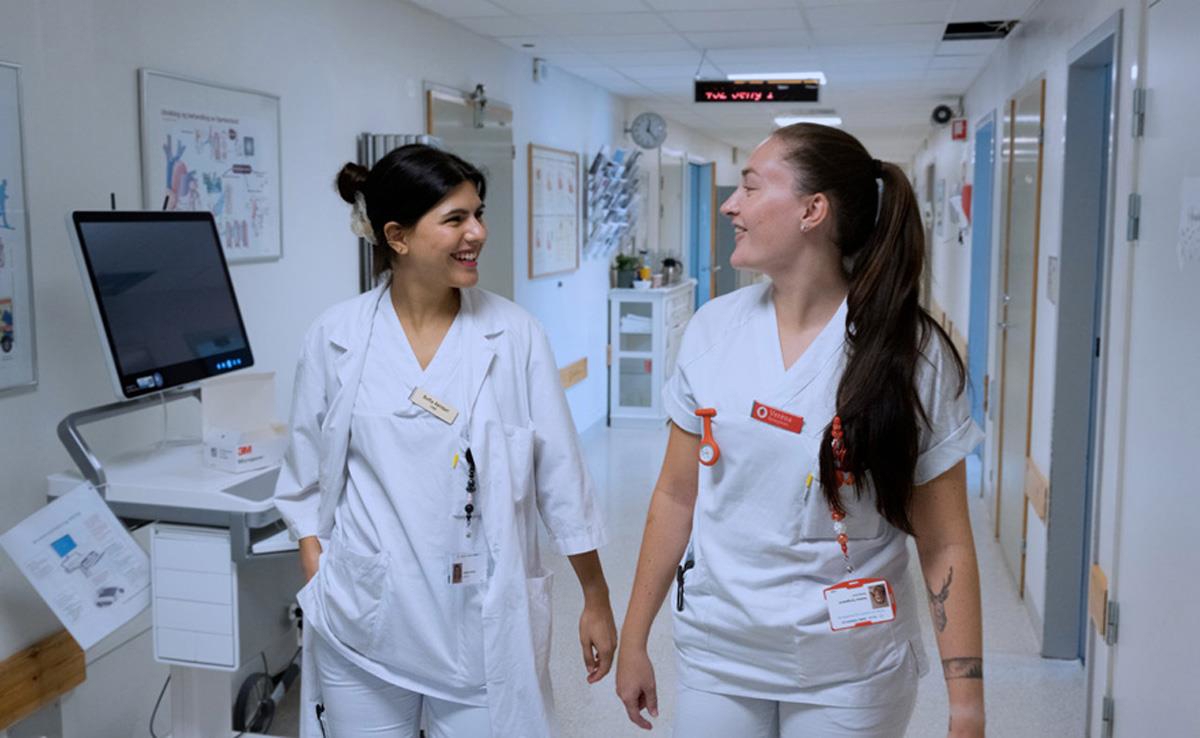 Et bilde som inneholder innendørs, person, klær, Medisinsk utstyr

KI-generert innhold kan være feil.