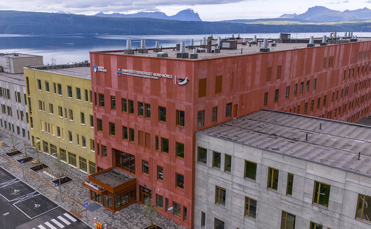 Et bilde som inneholder utendørs, vindu, konstruksjon, himmel

KI-generert innhold kan være feil.