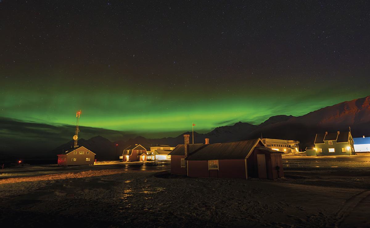Et bilde som inneholder himmel, natur, nordlys, utendørs

KI-generert innhold kan være feil.
