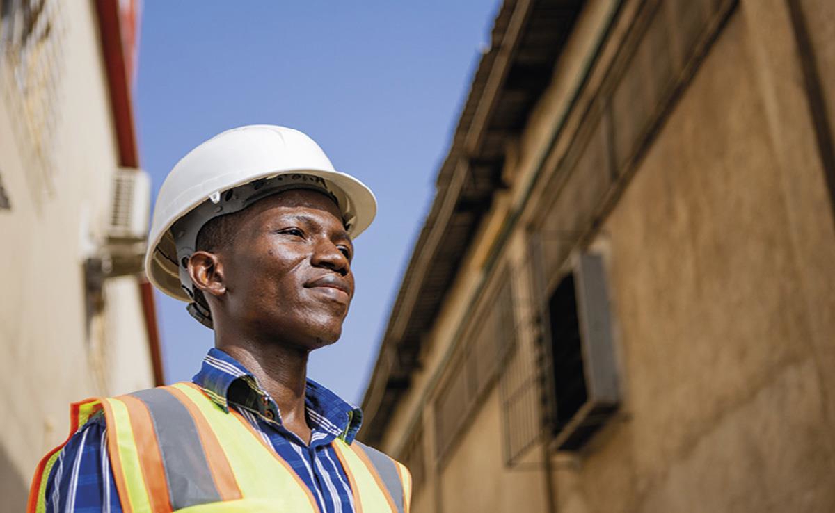 Et bilde som inneholder Menneskeansikt, person, konstruksjon, utendørs

KI-generert innhold kan være feil.