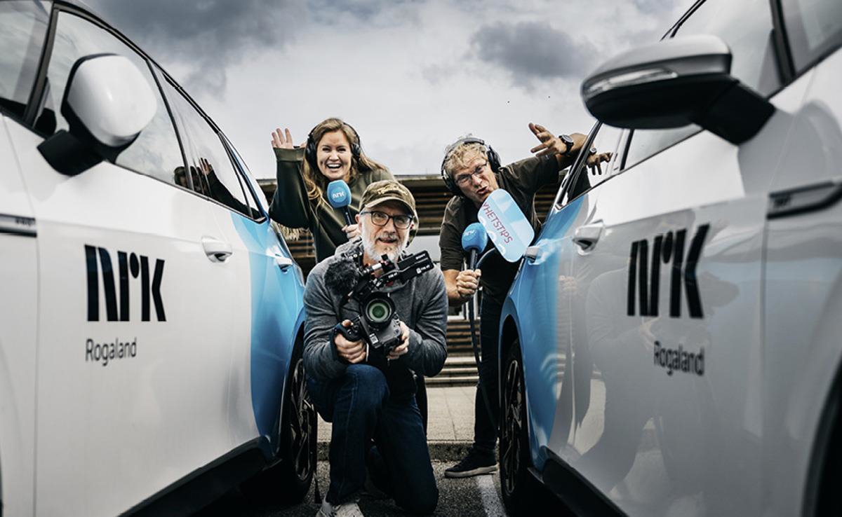 Et bilde som inneholder himmel, Landkjøretøy, person, utendørs

KI-generert innhold kan være feil.