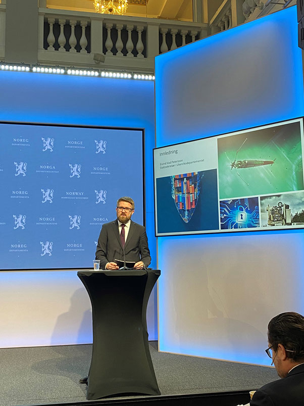 Figur 6.2 Statssekretær Eivind Vad Petersson på det årlege informasjonsseminaret om eksportkontroll.