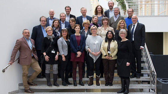 Statssekretær Anne Grethe Erlandsen sammen med HelseOmsorg21-rådet. Foto: Helse- og omsorgsdepartementet.