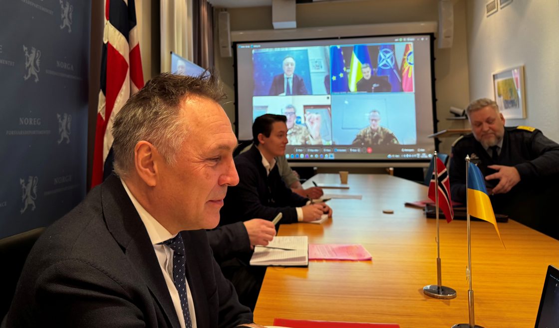 Forsvarsminister Tore O. Sandvik hadde et digitalt møte med sin nye ukrainske kollega.