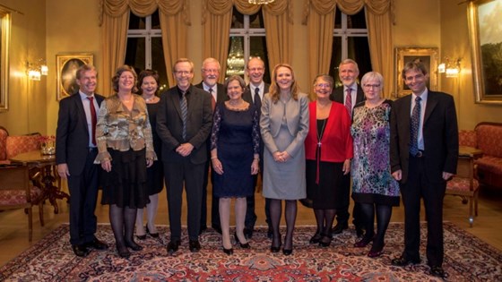 Gruppebilde av biskopene sammen med kulturminister Linda Hofstad Helleland