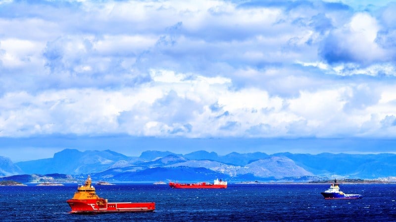 Klima- og miljødepartementet ba DNV GL i fjor utrede hvordan norsk innenriks skipsfart kan redusere utslippene av klimagasser. Foto: Istock.