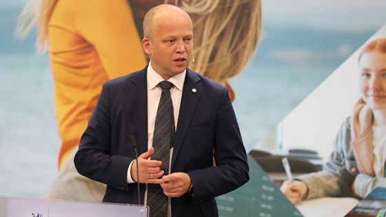 Finansminister Trygve Slagsvold Vedum presenterer statsbudsjettet for 2024