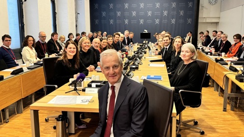 Møte i regjeringens kontaktutvalg for partene i arbeidslivet.