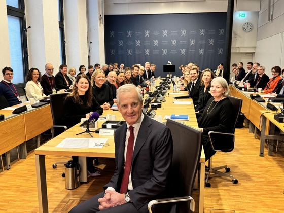 Møte i regjeringens kontaktutvalg for partene i arbeidslivet.