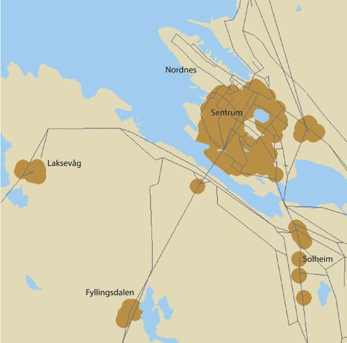 Figur 9.16 Brune områder viser hvor det er beregnet overskridelser
 av nasjonalt mål for NO2
  i 2003 i Bergen.