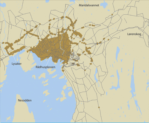 Figur 9.17 Brune områder viser hvor det er beregnet overskridelser
 av nasjonalt mål for benzen i 2003 i Oslo.
