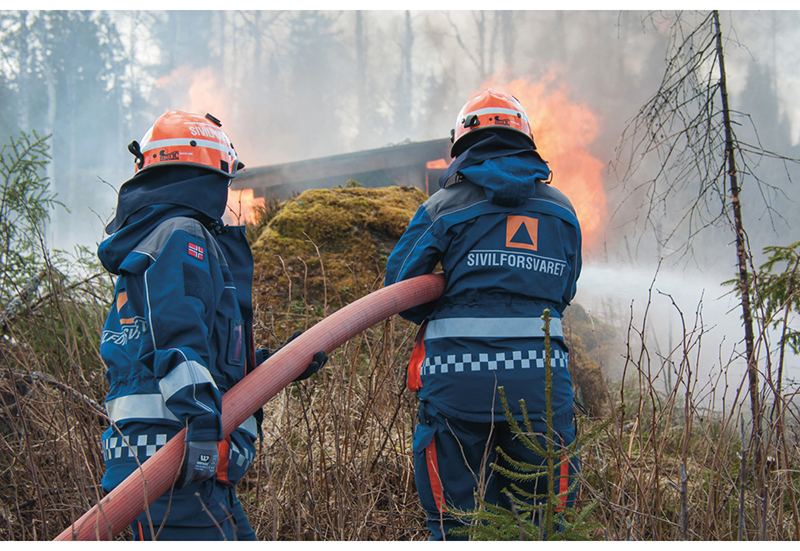 Figur 10.4 Sivilforsvaret øver i et grunnkurs for tjenestepliktige. Kurset dekker viktige områder som brann.
