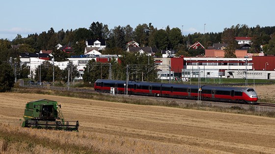 Tresking på nedbyggingsklart jorde på Moer, Ås i Akershus