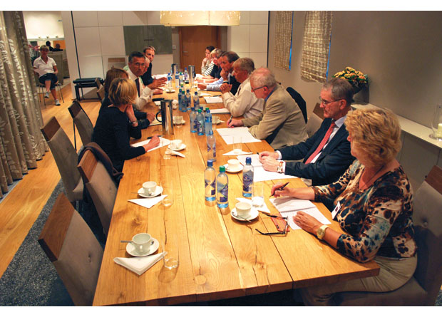 Figur 10.4 Bilde fra koordineringsmøtet i statsministerboligen kvelden 22. juli.